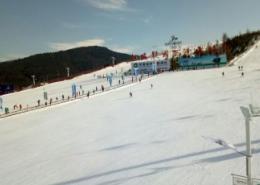松鸣岩国际滑雪场