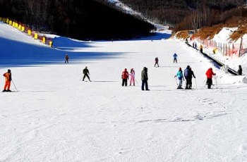 桃花峪生态滑雪场