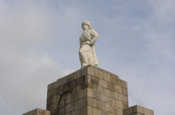 碾子山人民解放纪念碑