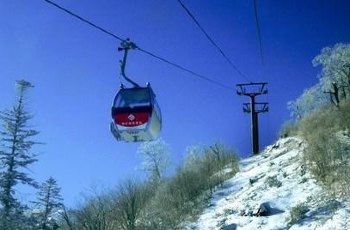 亚布力观光缆车及世界第一滑道