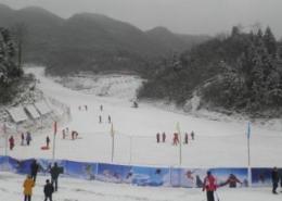 东山峰云顶滑雪场