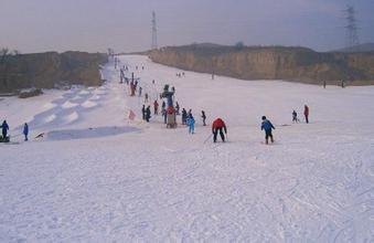 卧龙山国际滑雪场
