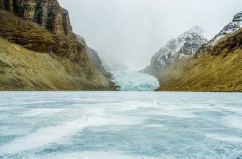 曲登尼玛冰川