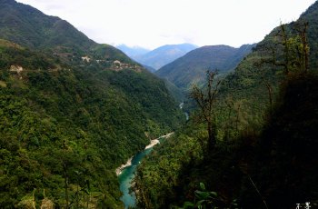 独龙江峡谷