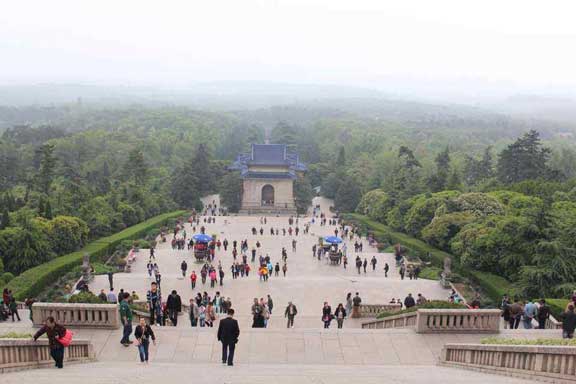 南京中山陵所在的景区，哪些景点值得去？想好好游览一下，有比较全的攻略吗？
